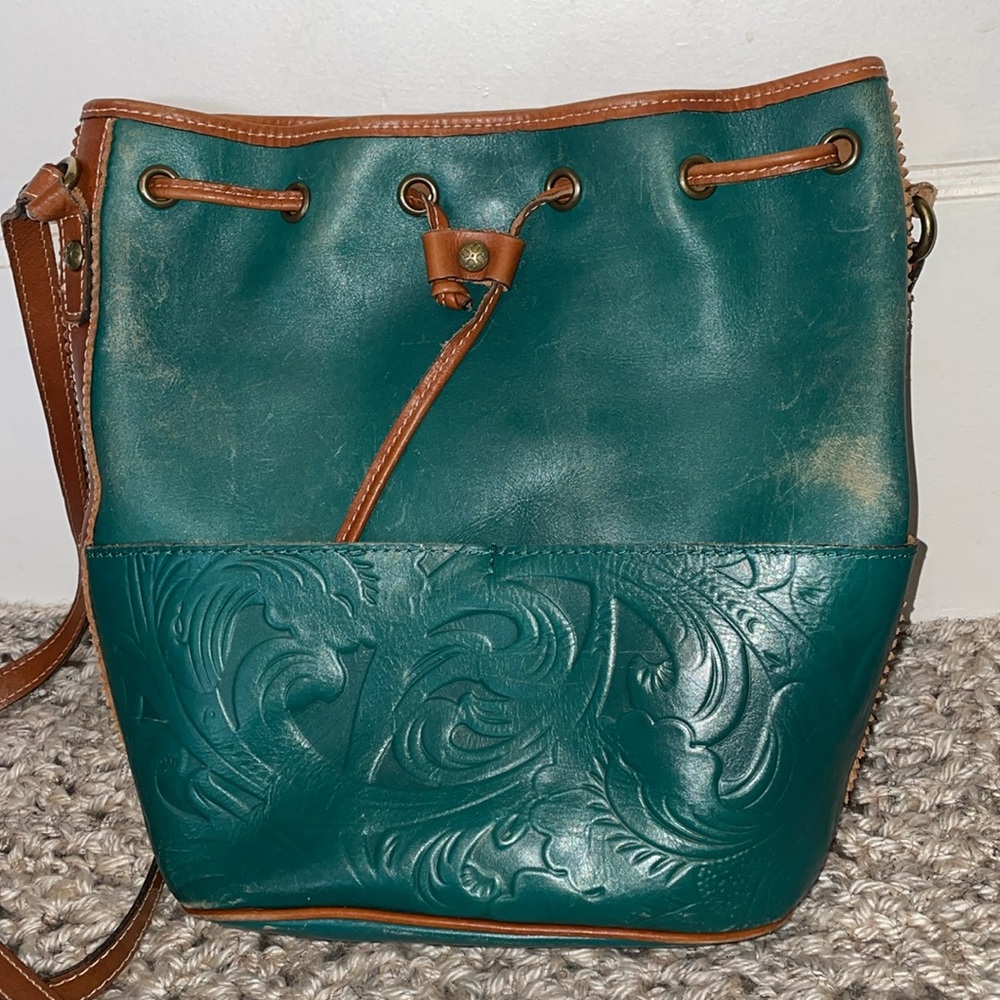 Patricia Nash Brindisi Bucket bag drawstring leather crossbody in jade - Picture 3 of 15